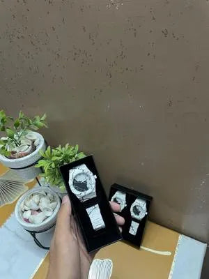 Material: Aluminum • Number Of Pieces: 1 Pc • Package Includes: 1 x Analogue Watch • Note: There might be slight color differences as a result of varying lighting and monitor effects.