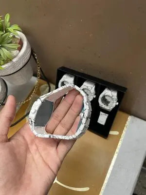 Material: Aluminum • Number Of Pieces: 1 Pc • Package Includes: 1 x Analogue Watch • Note: There might be slight color differences as a result of varying lighting and monitor effects.